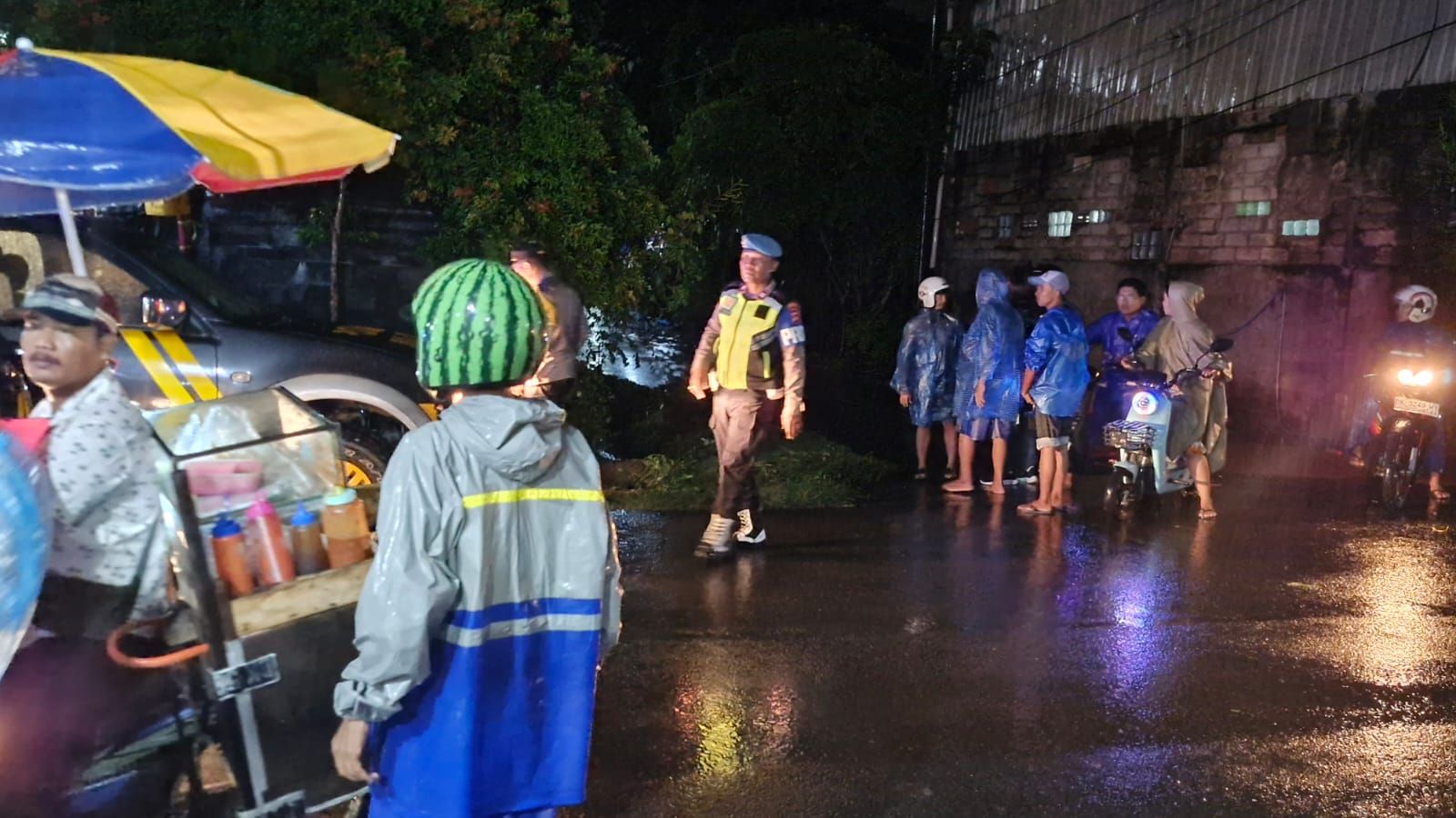 podiumnews.com-Pelajar Tewas Terpeleset ke Selokan