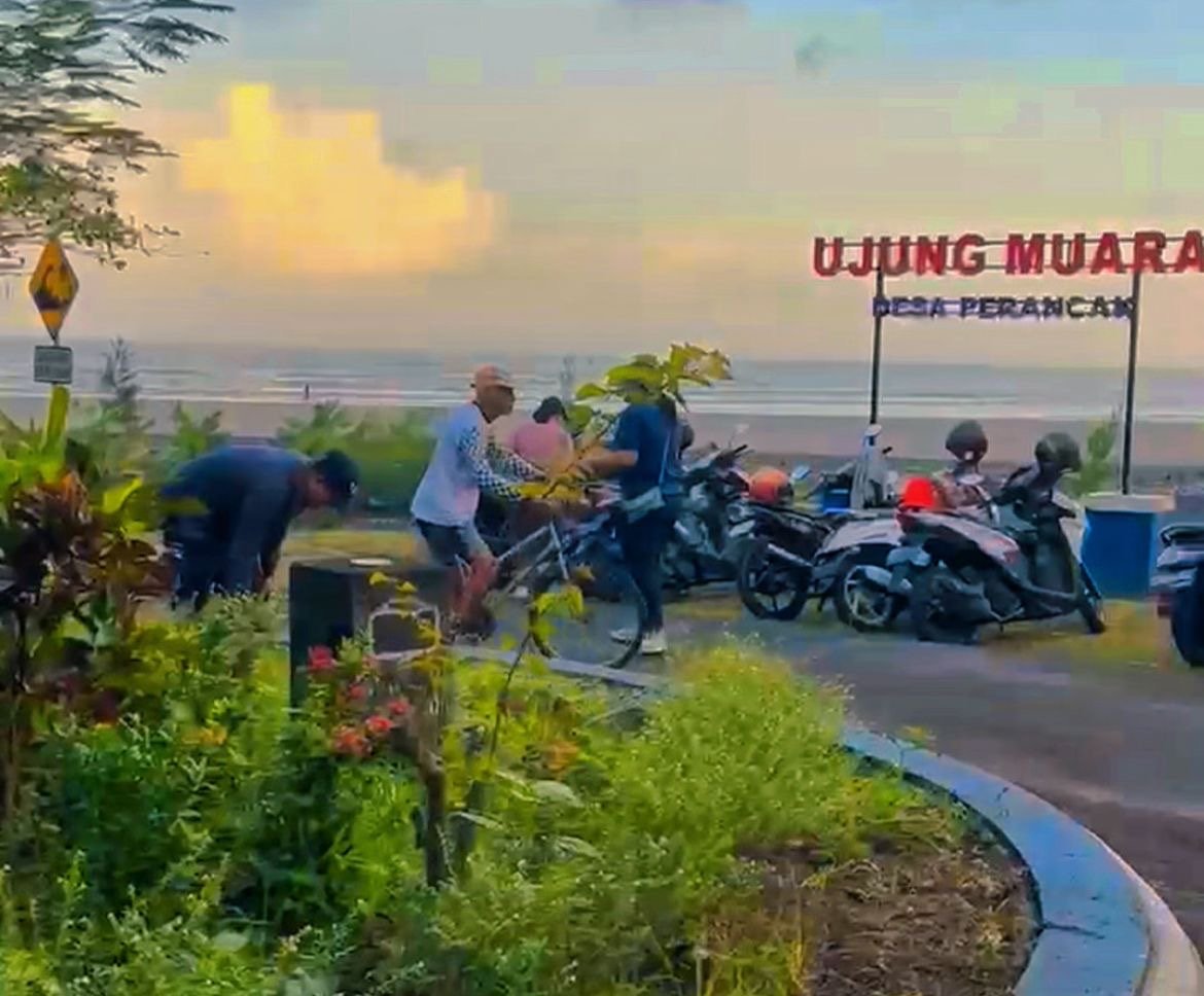 457 P3K Jembrana Dilantik di Pantai Perancak 