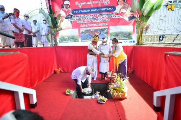 podiumnews.com-KemenPUPR Mulai Pembangunan Pelindungan Kawasan Suci Pura Besakih