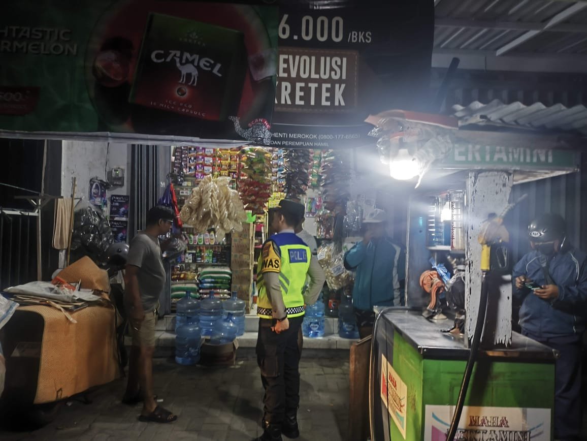 Pemuda Mabuk Palak Pembeli, Dihajar Balik di Sesetan