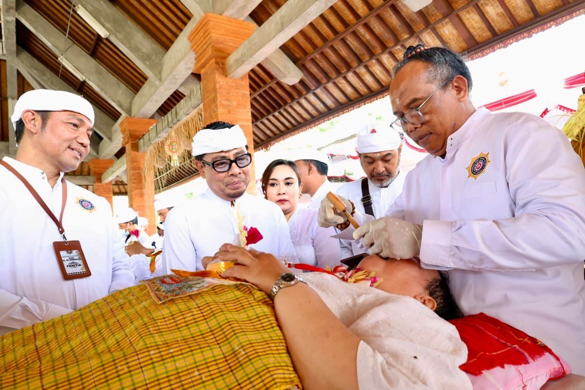 podiumnews.com-Pemkot Apresiasi PHDI Denpasar Gelar Metatah Massal Ringankan Beban Umat