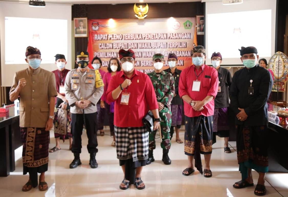 podiumnews.com-Sekda Tabanan Hadiri Rapat KPU Penetapan Bupati dan Wakil Bupati 