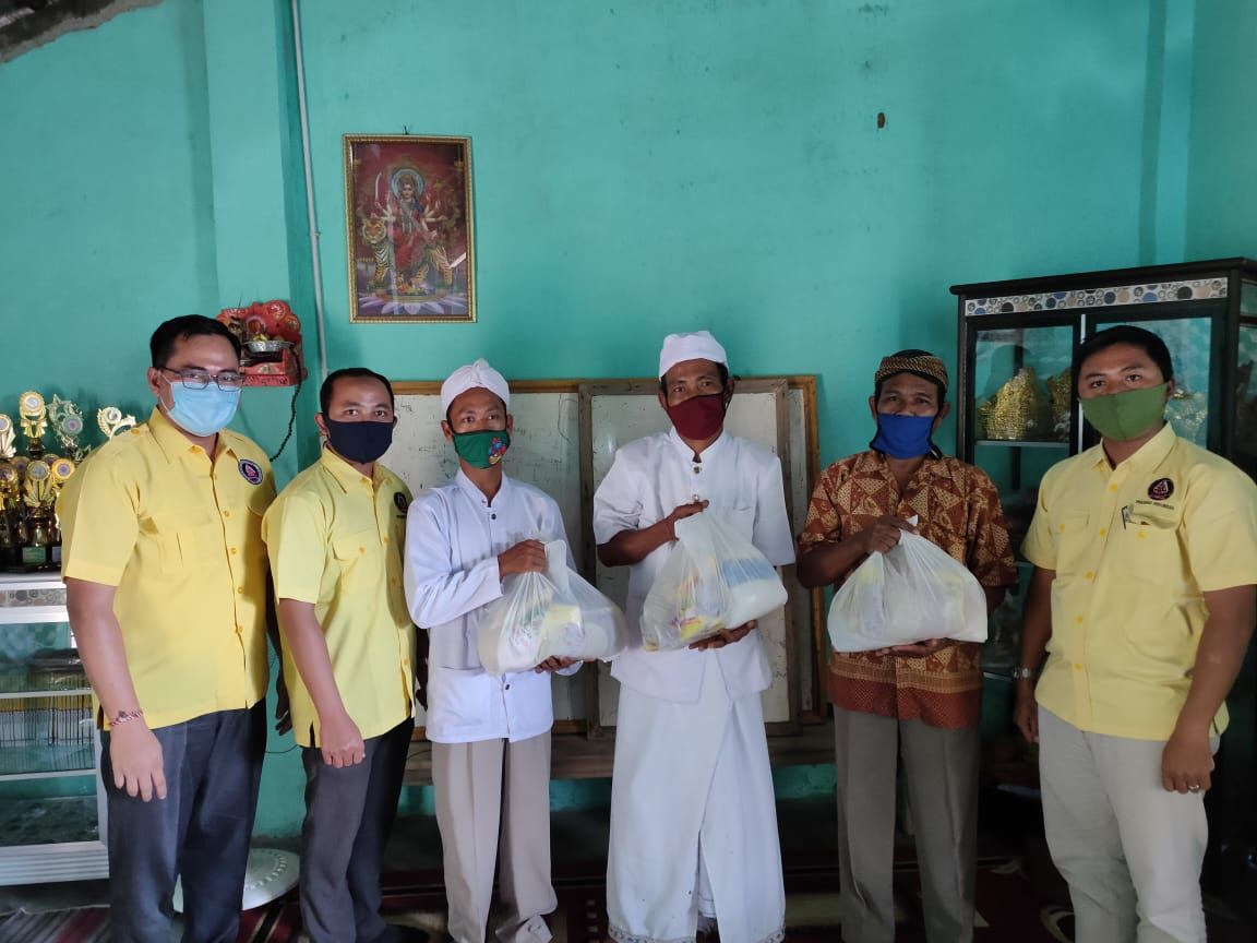 podiumnews.com-Peradah Lampung Salurkan Puluhan Paket Sembako di Pesawaran dan Pringsewu