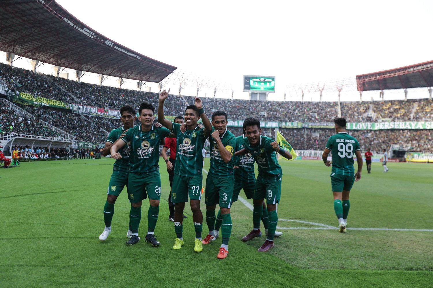 podiumnews.com-39 Ribu Penonton Saksikan Kemenangan Persebaya