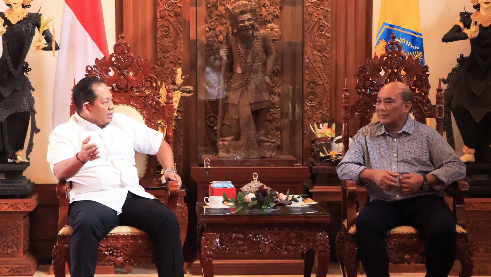 podiumnews.com-Bertemu KNKT, Pj Mahendra Bahas Insiden Helikopter Jatuh