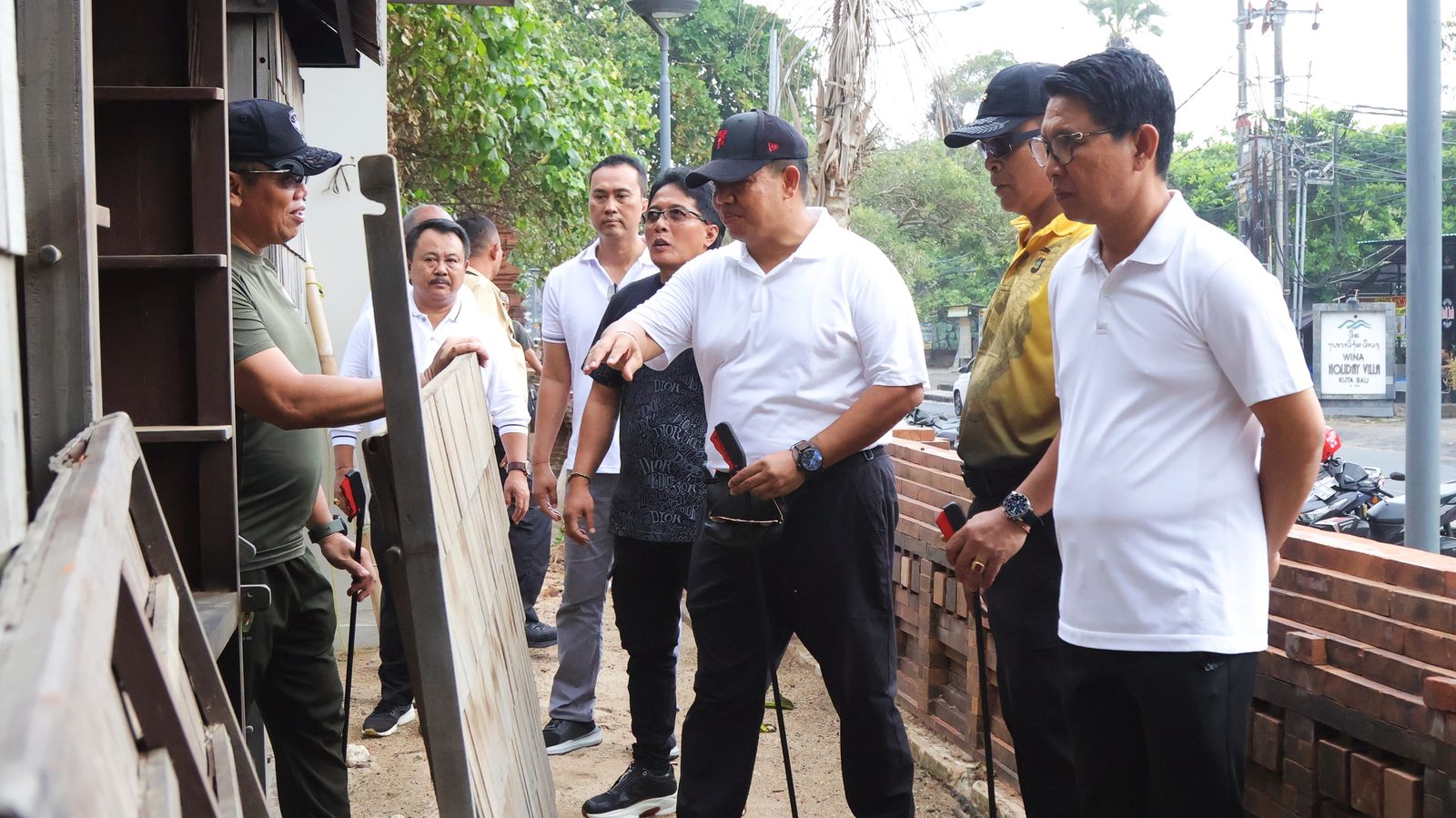 podiumnews.com-Pj Gubernur: Pantai Kuta Ditata Lagi Biar Tak Kumuh