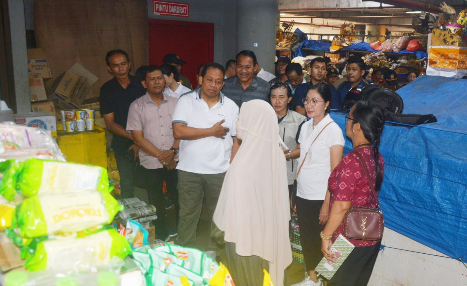 podiumnews.com-Pj Gubernur Cek Stok Sembako di Pasar Badung