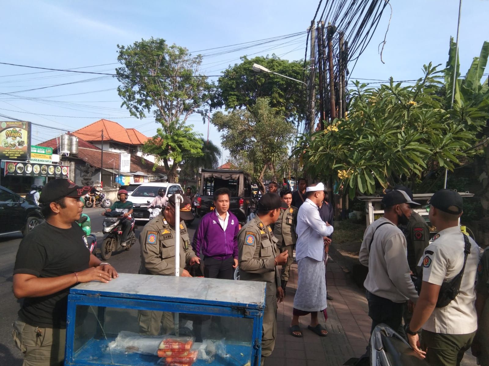 podiumnews.com- PKL di Jalan Sesetan Denpasar  Ditertibkan