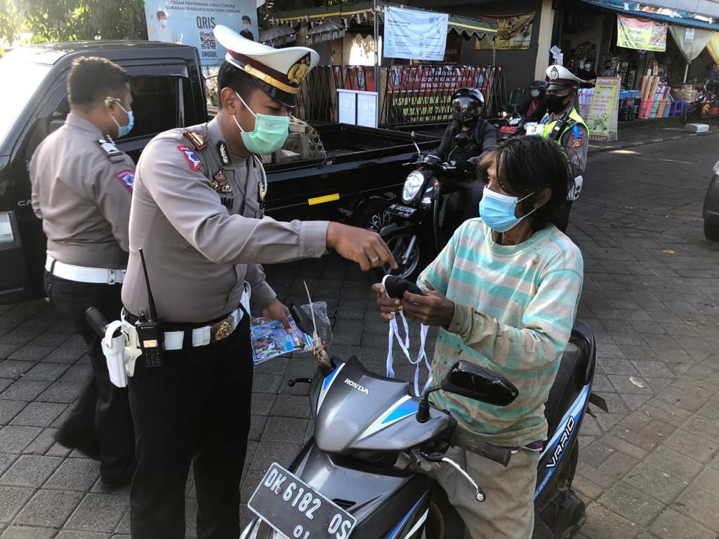 podiumnews.com-192 Pengendara Diberikan Teguran Simpatik dalam Ops Lempuyang Polres Badung