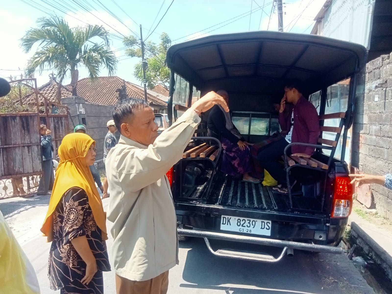 Pria Stres Ngamuk di Monang Maning