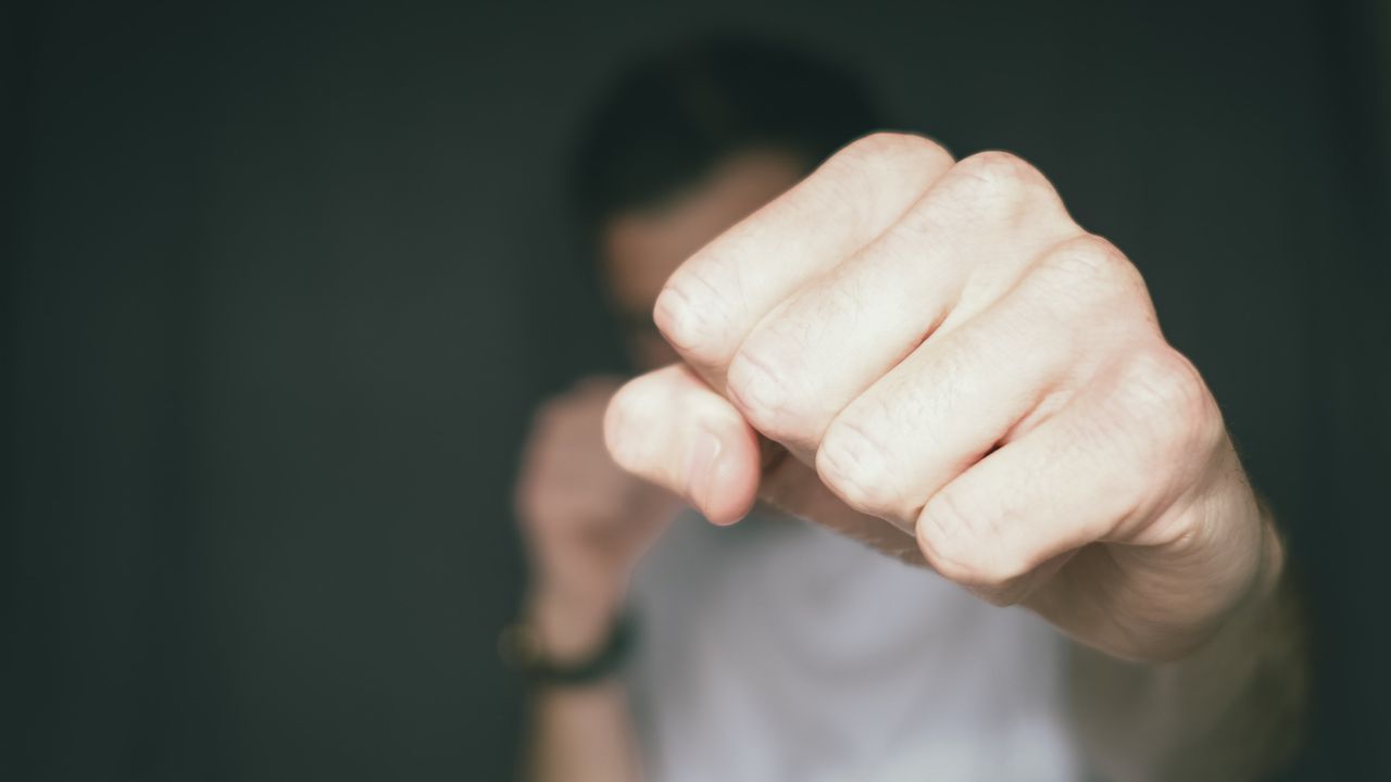 podiumnews.com-Sopir Bus Dianiaya Pria Mabuk di Kuta