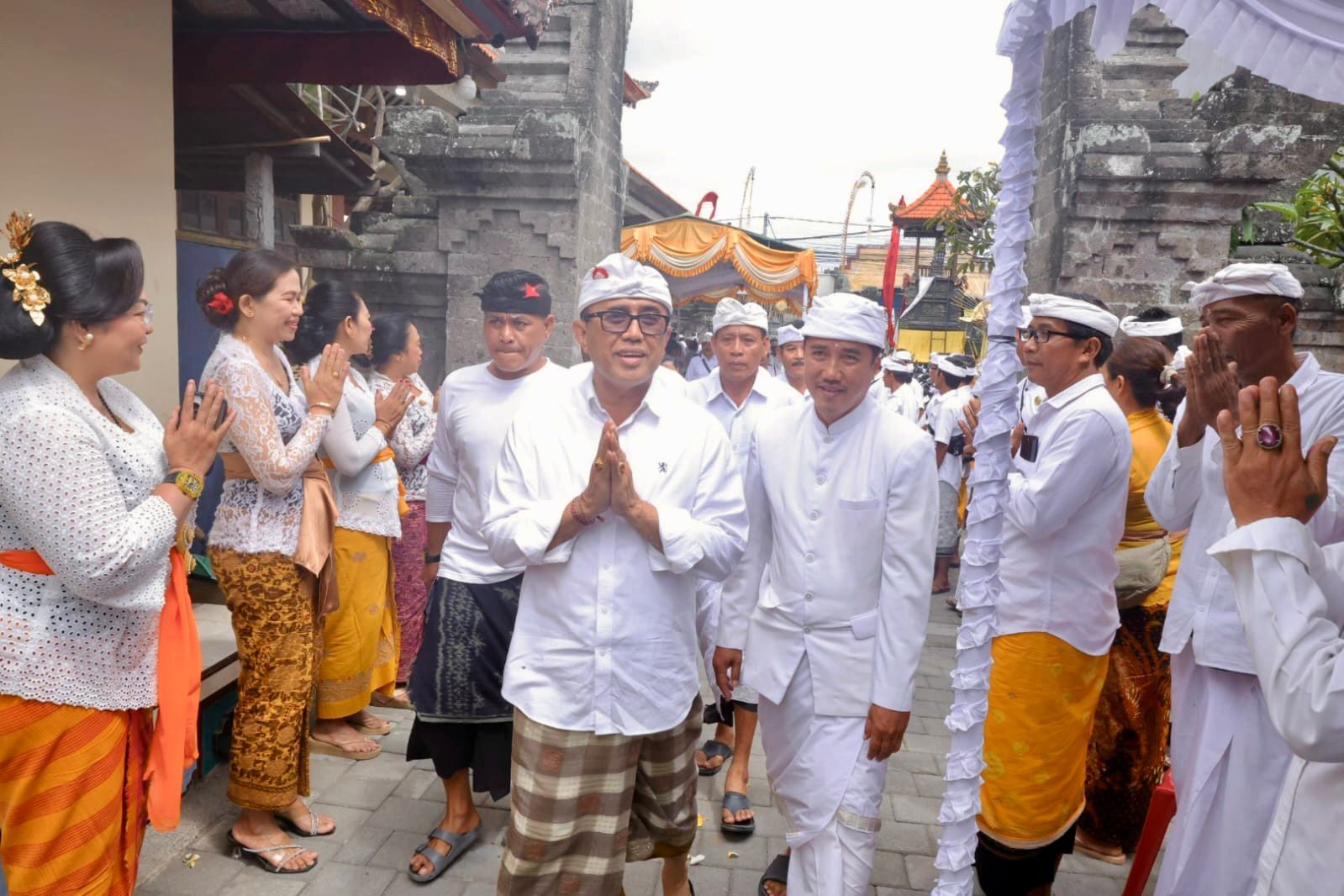 podiumnews.com-Spirit Vasudhaiva Kutumbakam Bingkai Pemlaspasan Pura Pasek Tegal