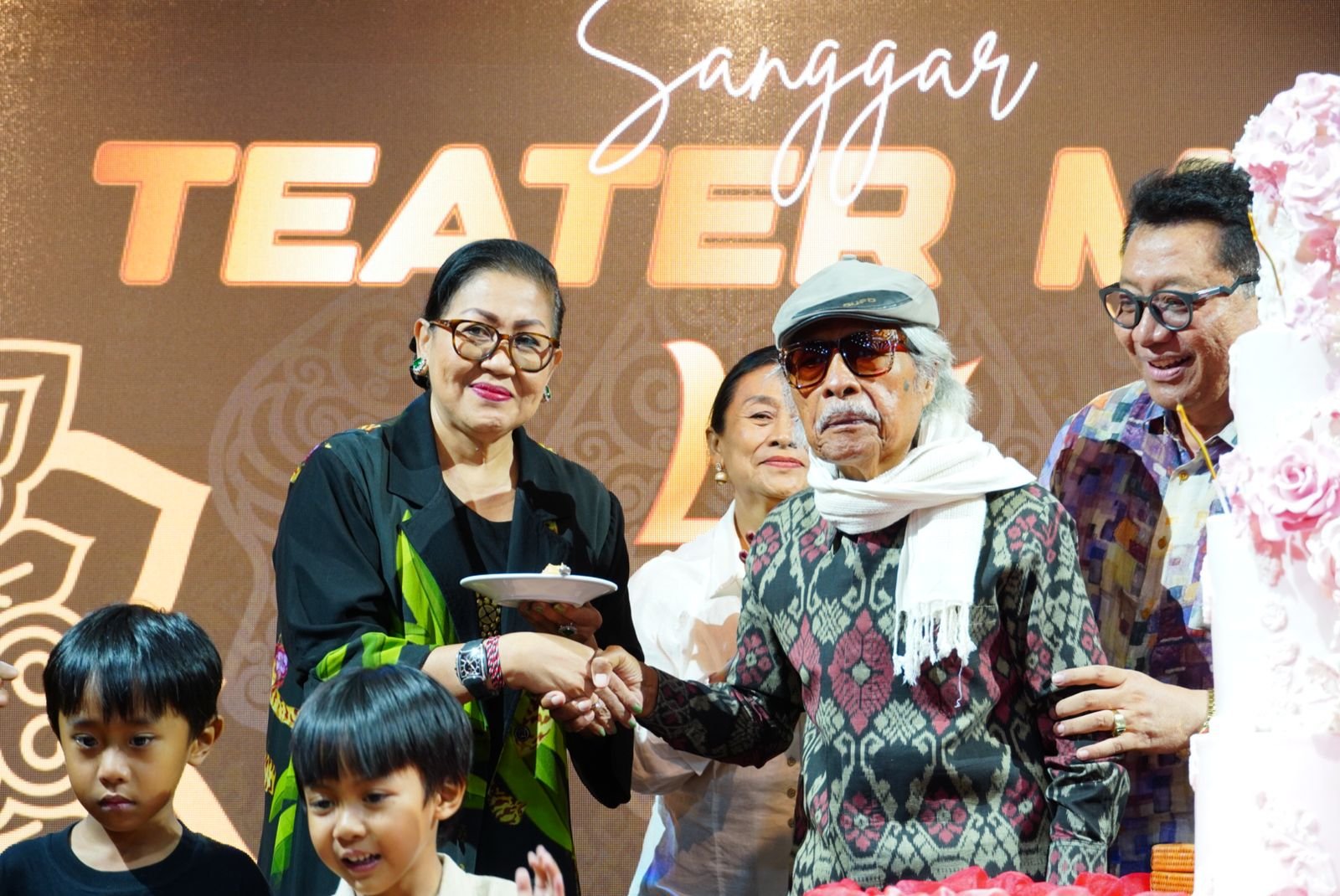 Anom Ranuara: Teater, Hidup yang Diperankan Sepenuh Jiwa