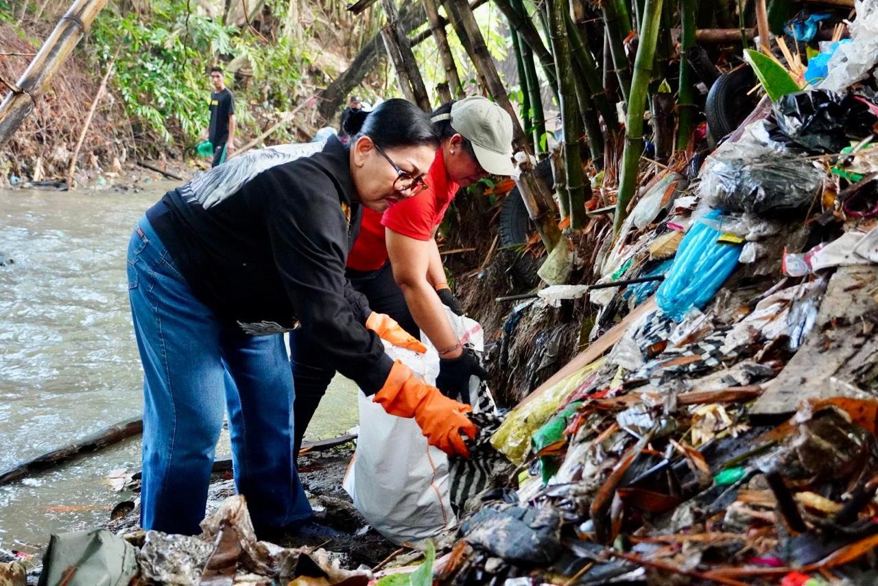 Putri Koster dan Sungai yang Kotor: Keteladanan dari Lumpur