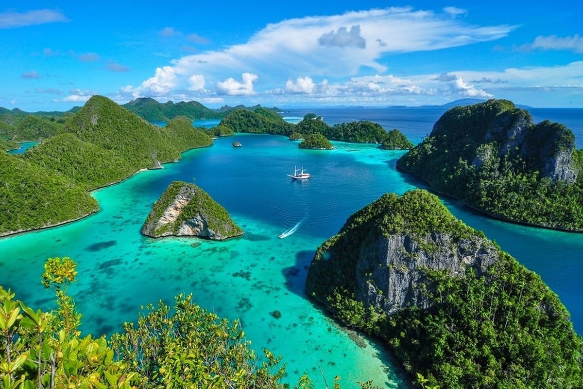 Rp2 Triliun dari Tambang Ancam Karang Raja Ampat