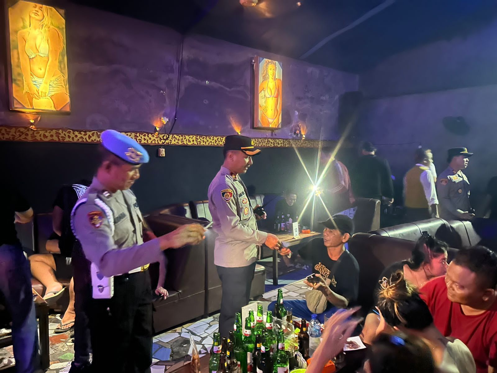  Polres Badung Razia Kafe Remang-remang