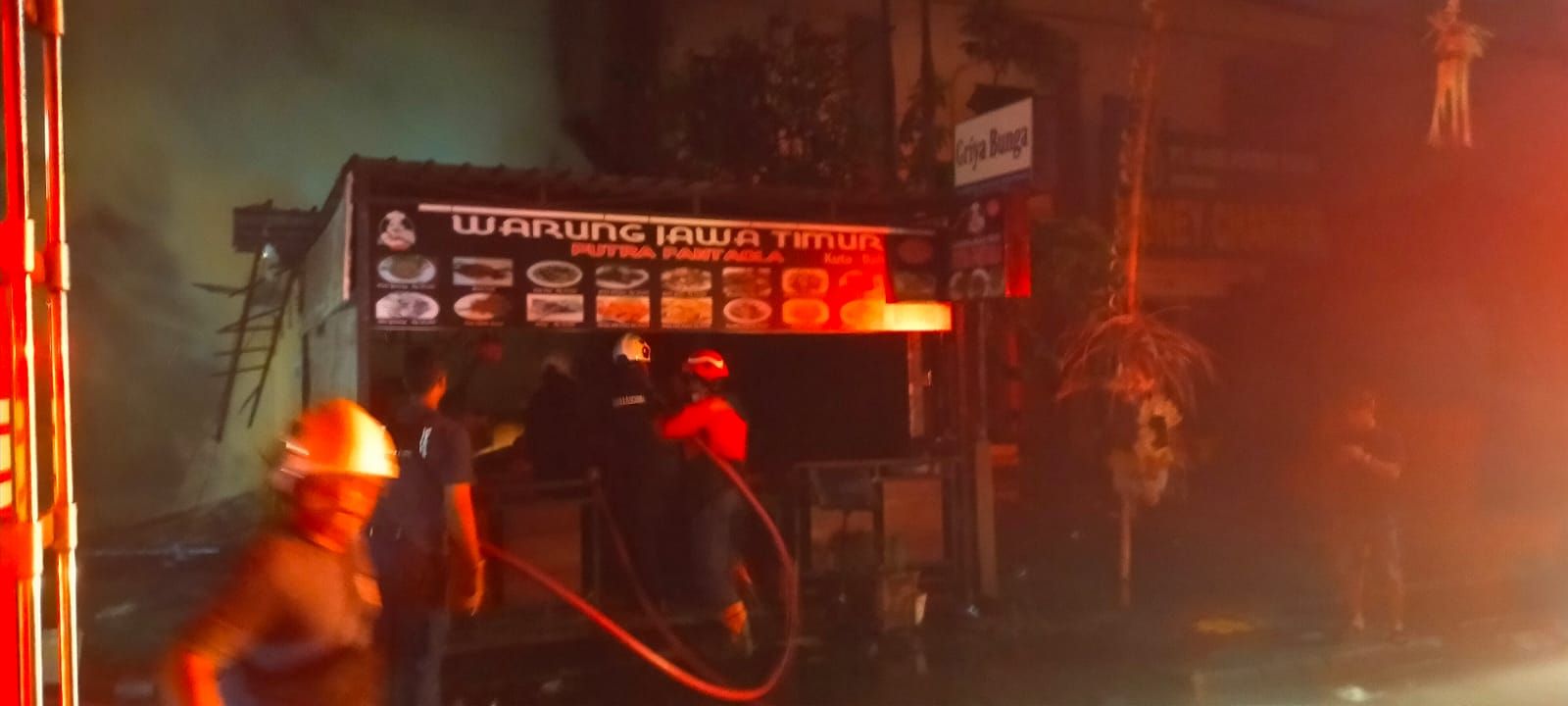podiumnews.com-Di Kuta, Warung Makan Jatim Hangus Terbakar  