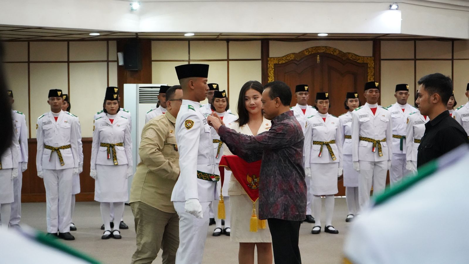 Sekda Dewa Indra Kukuhkan 72 Anggota Paskibraka Bali