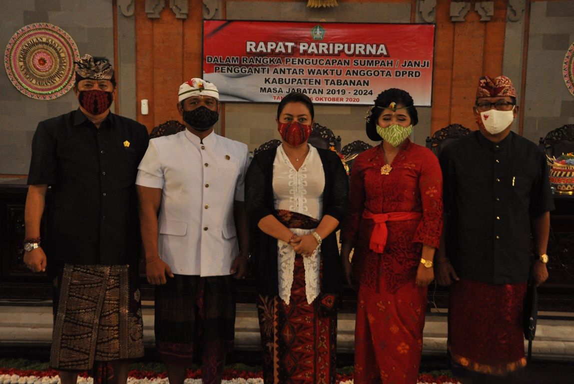 Bupati Eka Hadiri Pelantikan PAW Anggota DPRD Kabupaten Tabanan