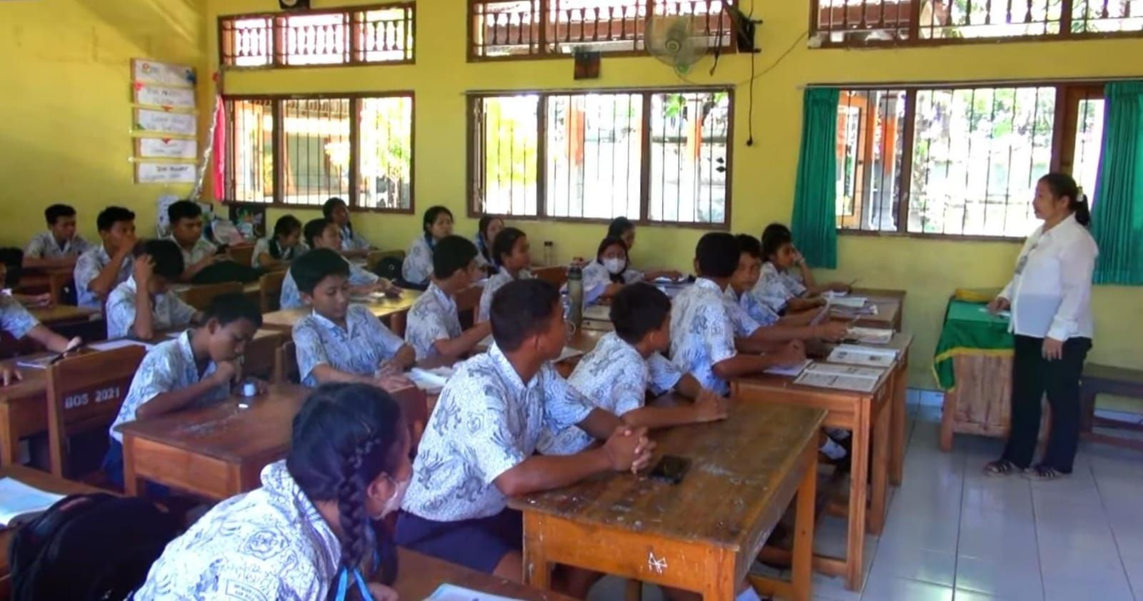 podiumnews.com-SMPN 2 Singaraja Raih Penghargaan dari KPK