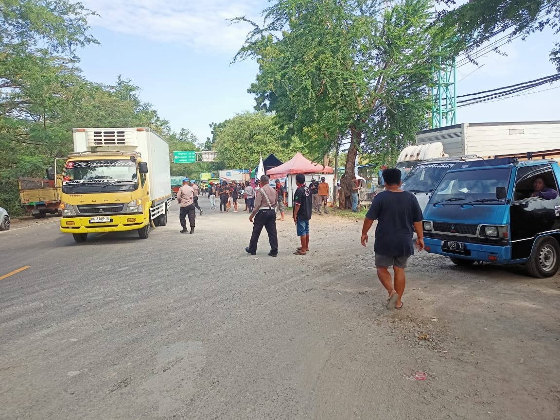 Sopir Mogok di Jembrana Tuntut Penundaan Tilang ODOL