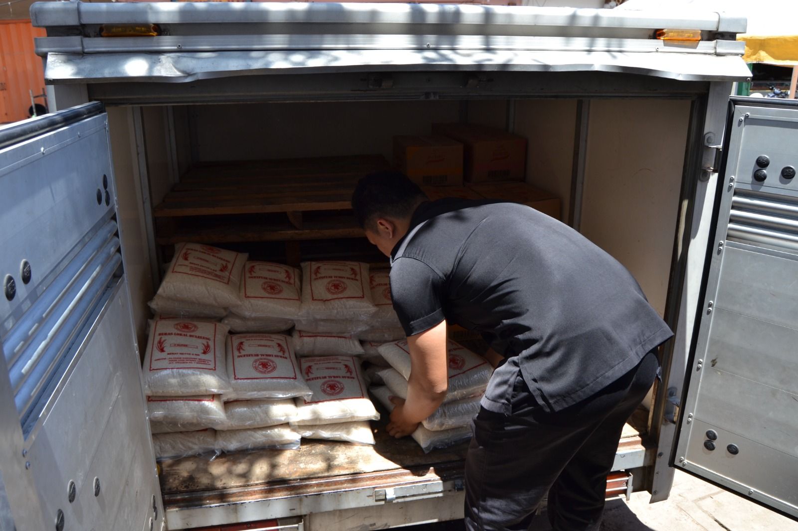 podiumnews.com-Perumda Pasar Jamin Stok Beras di Buleleng Aman  