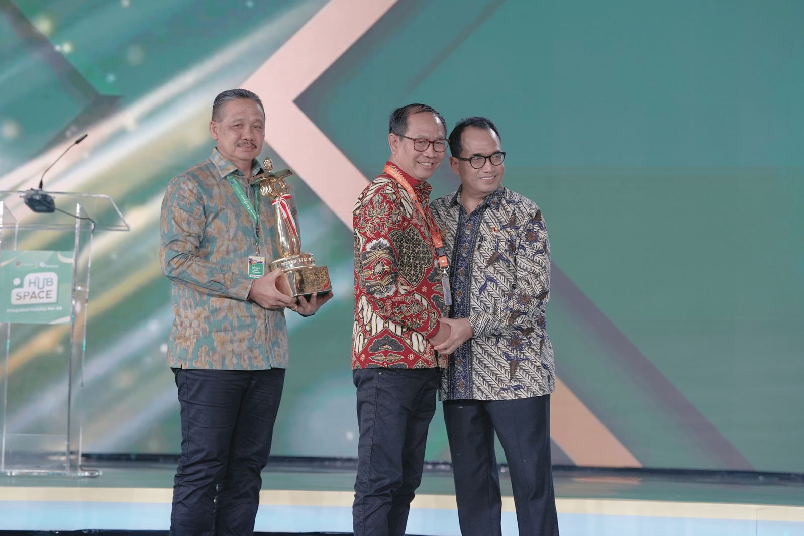 podiumnews.com-Badung Raih Penghargaan Wahana Tata Nugraha 