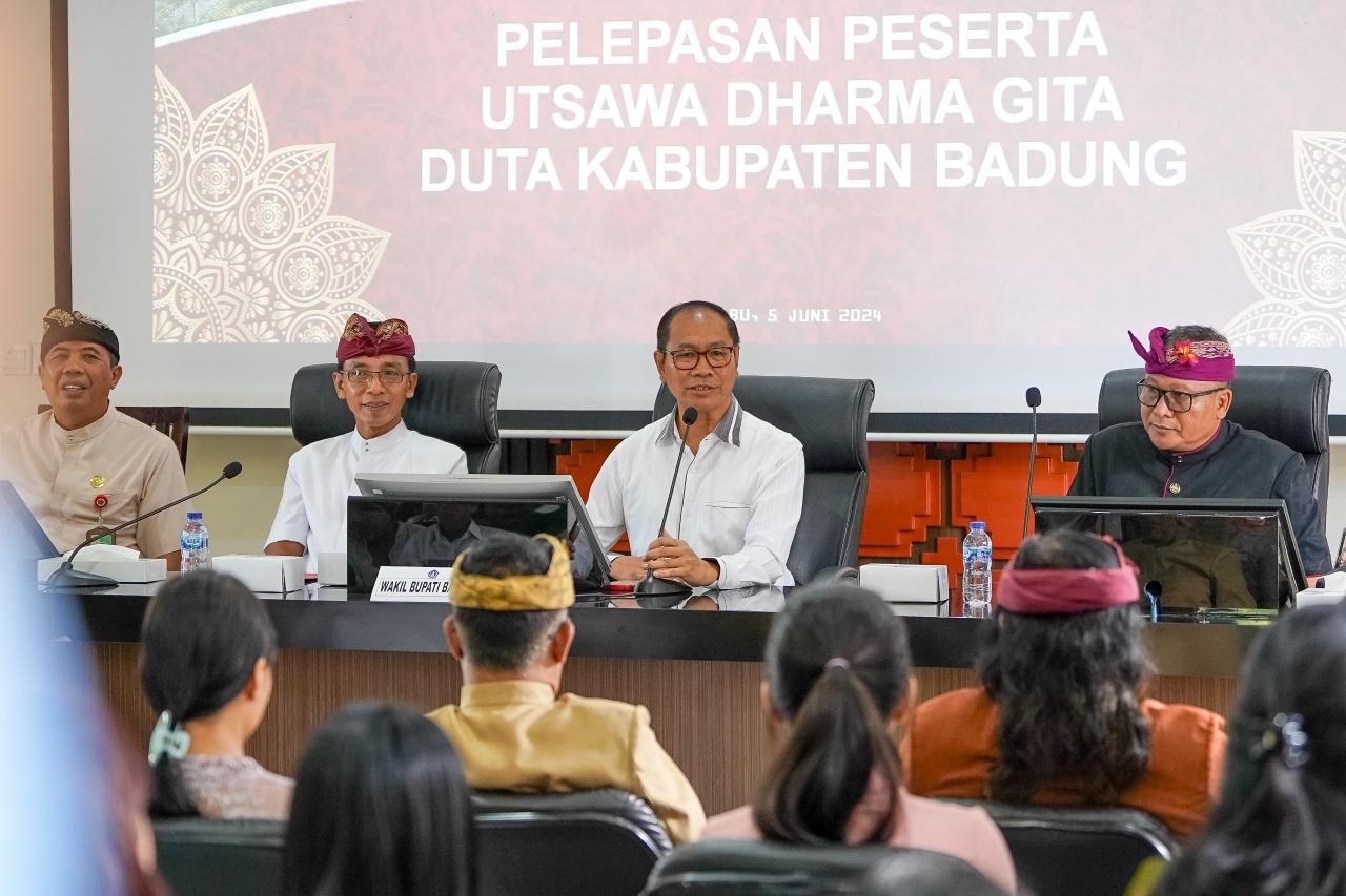 podiumnews.com-Suiasa Lepas Peserta Utsawa Dharma Gita Nasional  
