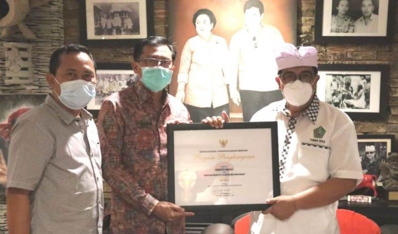 podiumnews.com-Pemkab Tabanan Terima Penghargaan BNPB