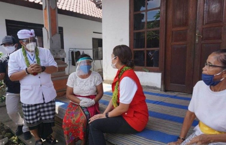 podiumnews.com-Kemensos Beri Bantuan Nonreguler Bagi Warga Tabanan Terdampak COVID-19 