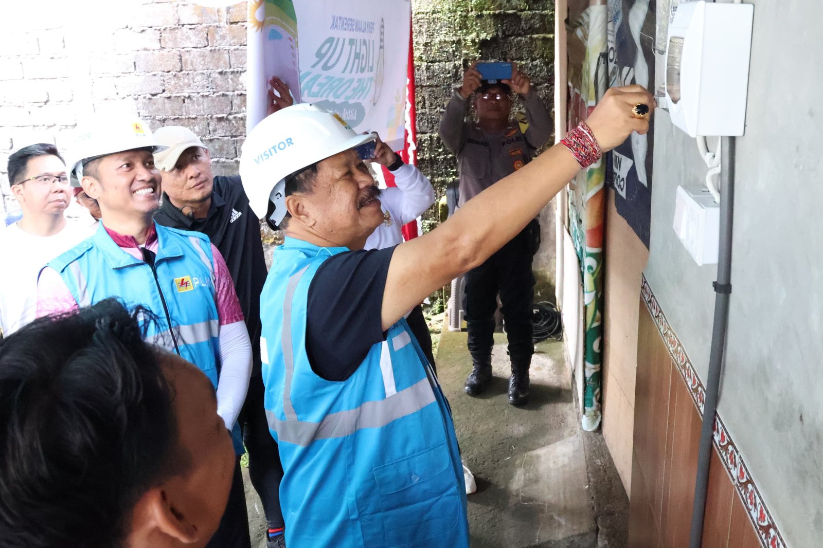 Pemkab Tabanan-PLN Bantu Sambungan Listrik Warga