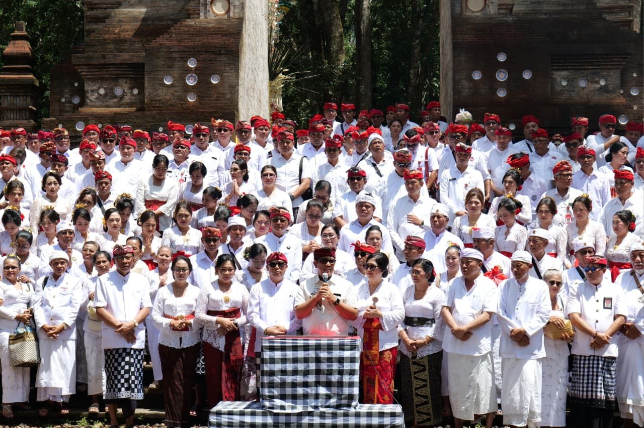Tabanan Resmikan Penyengker Pura Giri Salaka Alas Purwo
