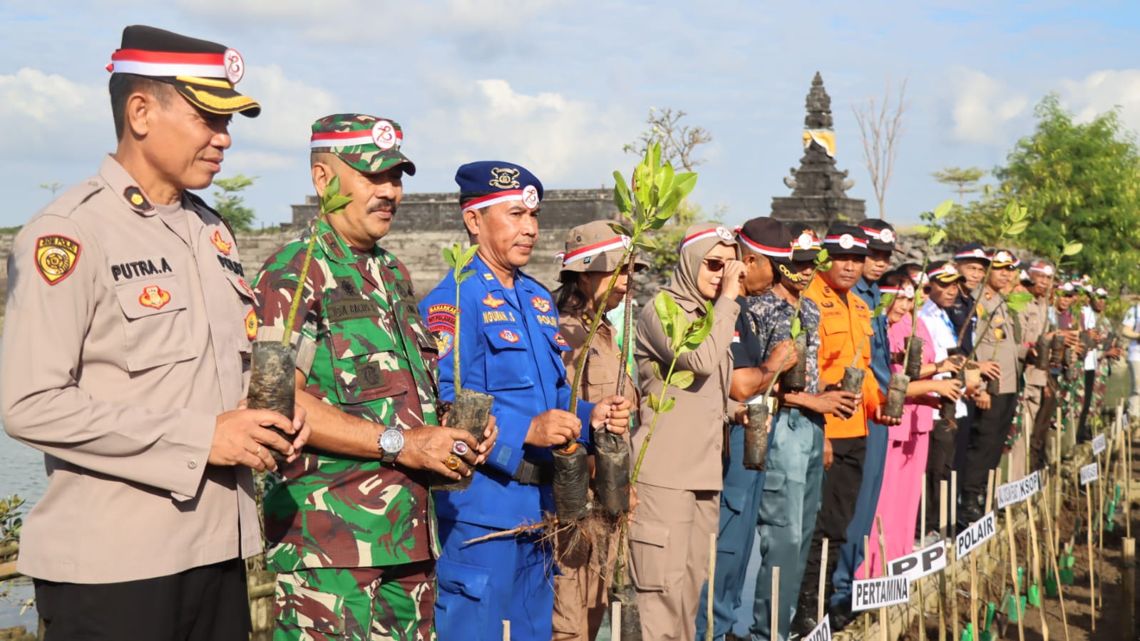  Polresta Denpasar Tanam 200 Pohon di Tahura