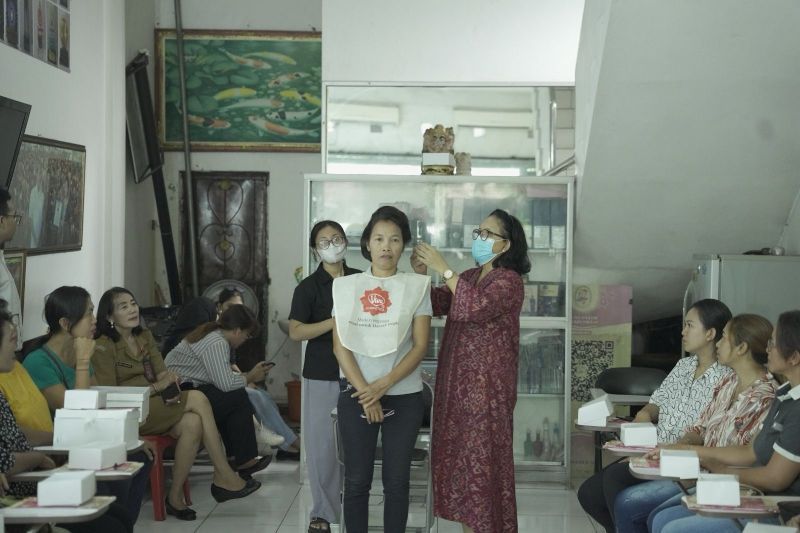 podiumnews.com-Dinsos Badung Beri PRSE Pelatihan Tata Rias 