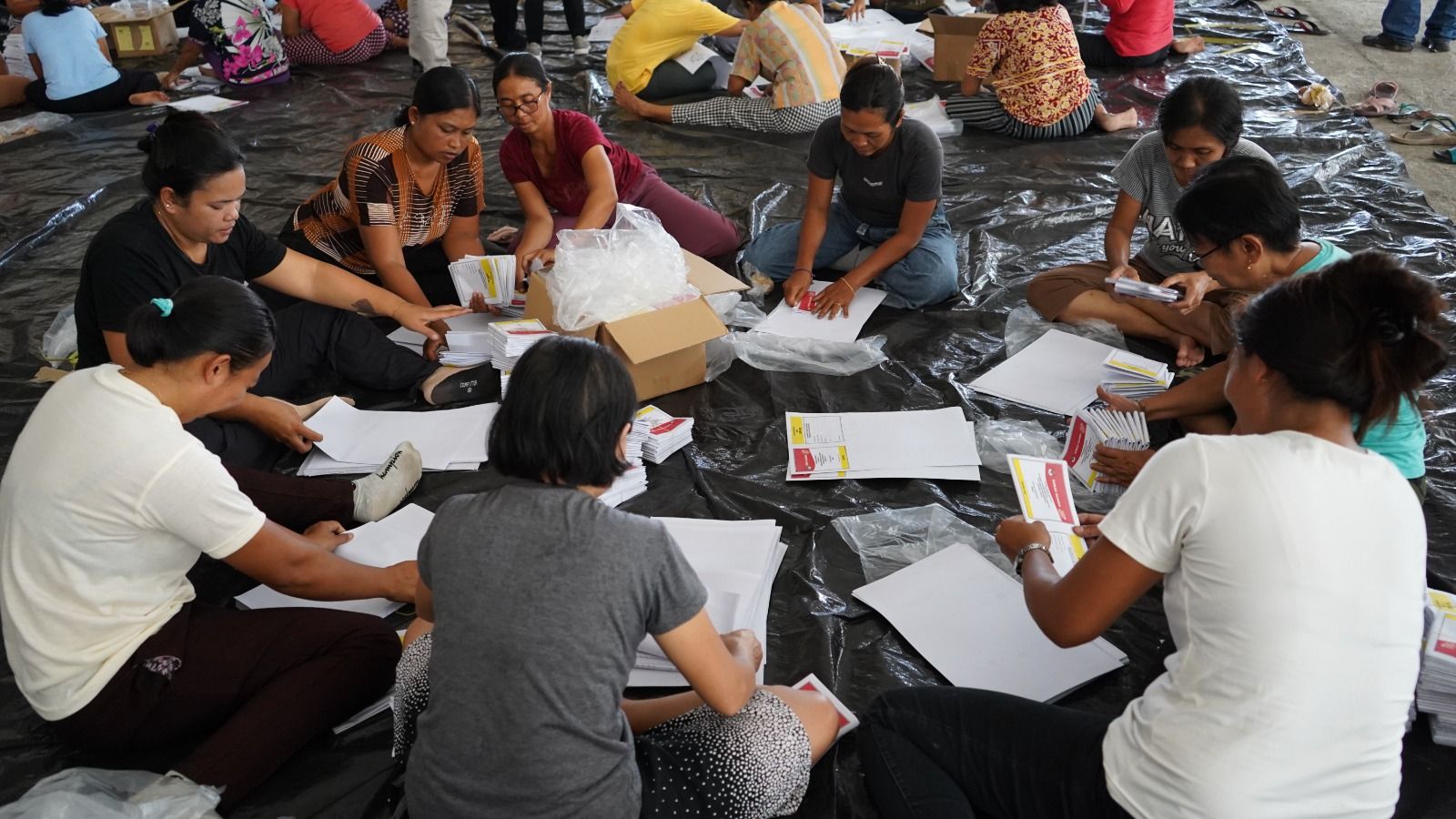 KPU Buleleng Kerahkan 400 Tenaga Pelipat