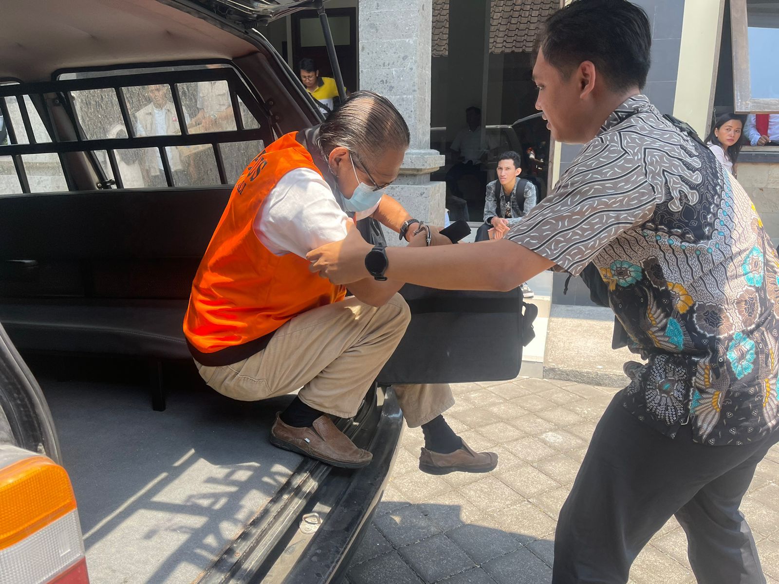 podiumnews.com-Raden Agung Dituntut 15 Tahun Penjara