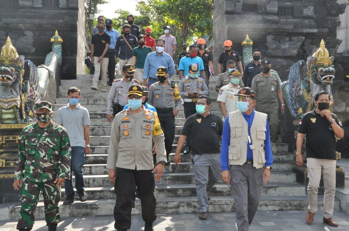 podiumnews.com-Sambut New Normal, Sekda Tabanan Tinjau DTW Tanah Lot