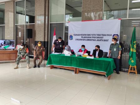podiumnews.com-53 Pemilik Tempat Usaha di Jakbar Jalani Sidang Tipiring PPKM Darurat