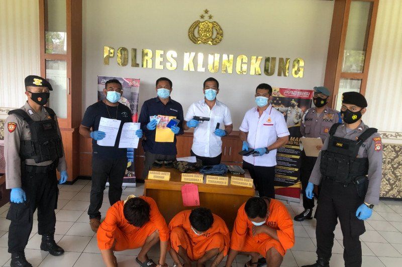 podiumnews.com-Polisi Bekuk Tiga Pelaku Penipuan Melalui "Instagram" di Klungkug