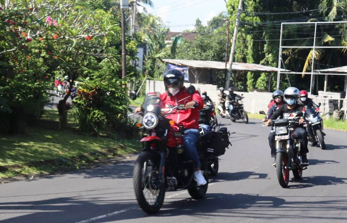 podiumnews.com-Touring Motor jadi Gaya Bupati Sanjaya Sambangi Warga Tabanan 