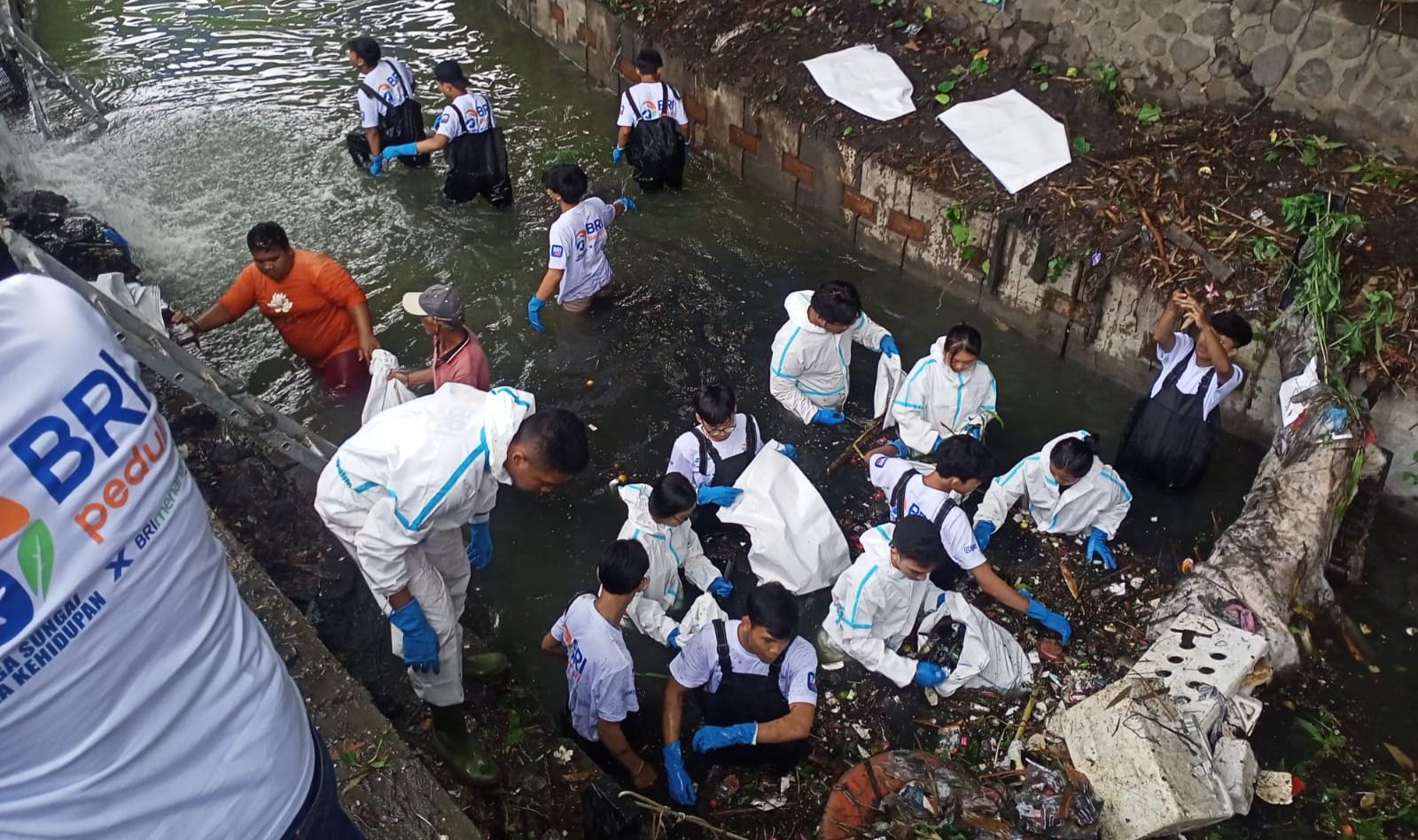 podiumnews.com- Desa di Denpasar Kolaborasi Bersih Sungai