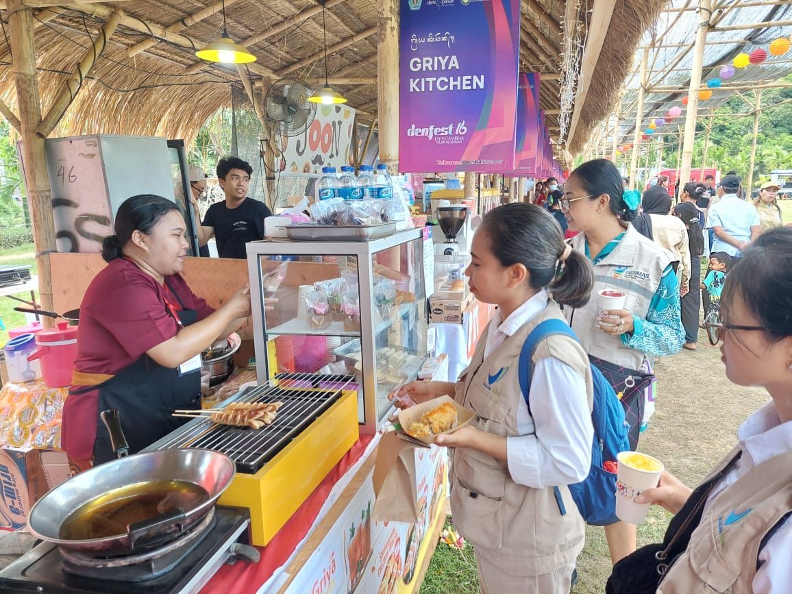 podiumnews.com-BBPOM Uji Makanan Dijual di Denfest