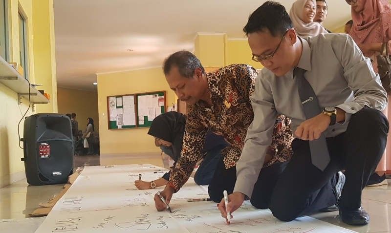 podiumnews.com-Demokrasi di Indonesia Disebut Mulai Alami Resesi