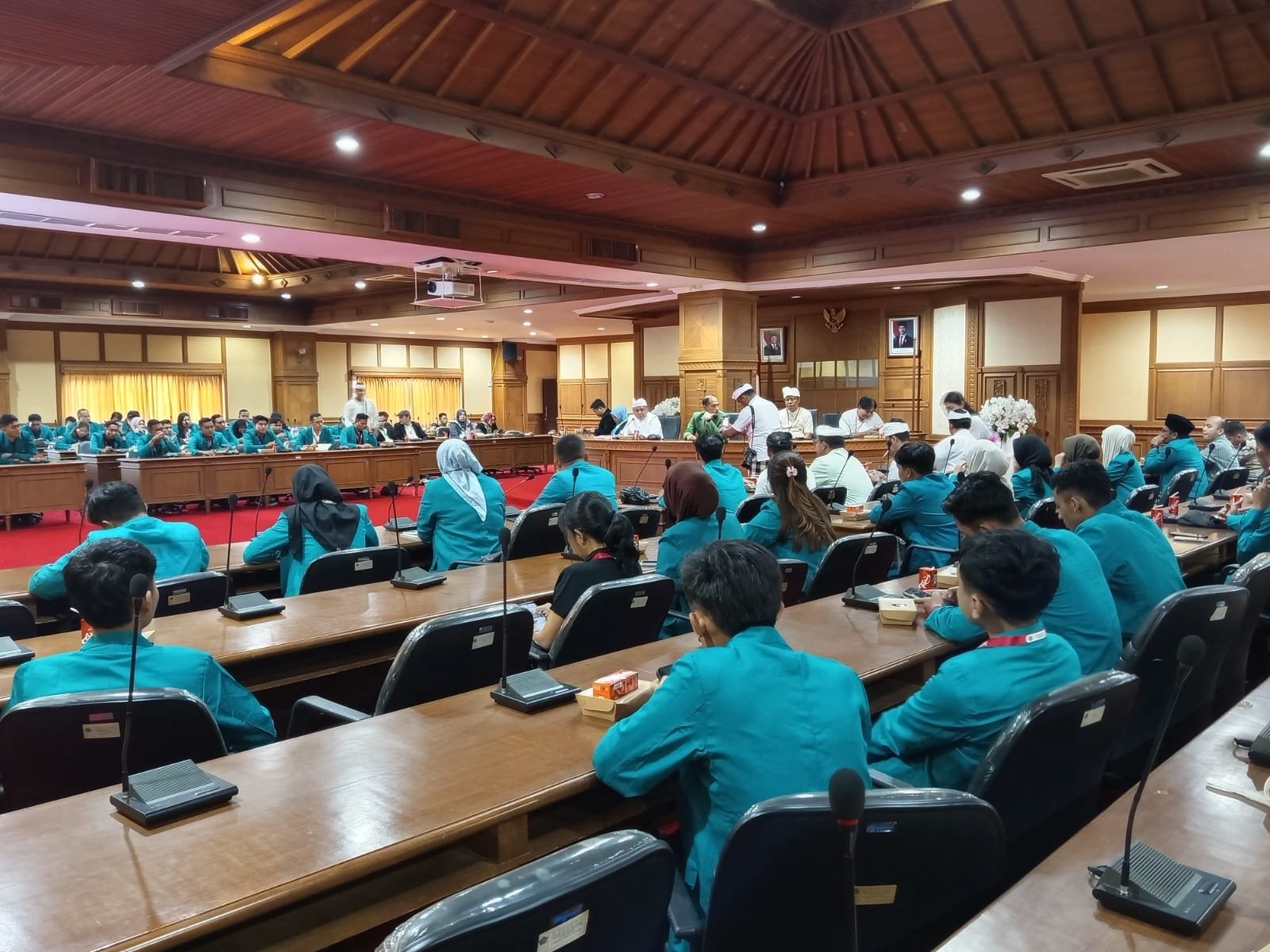 Mahasiswa Unwahas Semarang Kunjungi DPRD Badung, Belajar Legislasi