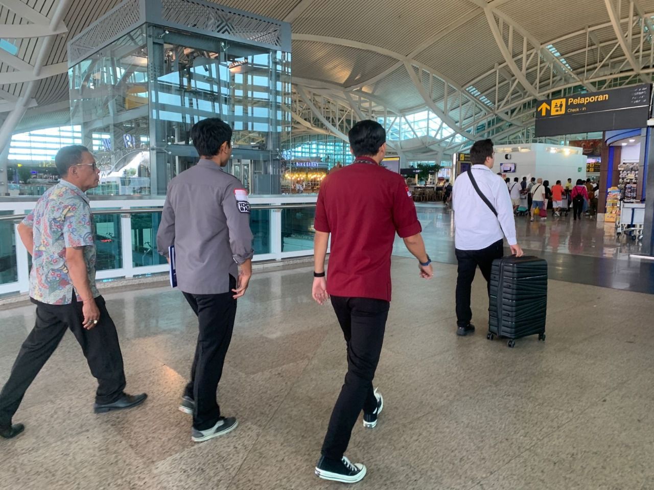 podiumnews.com-Pasarkan Properti, Pria Uzbekitstan Diusir dari Bali