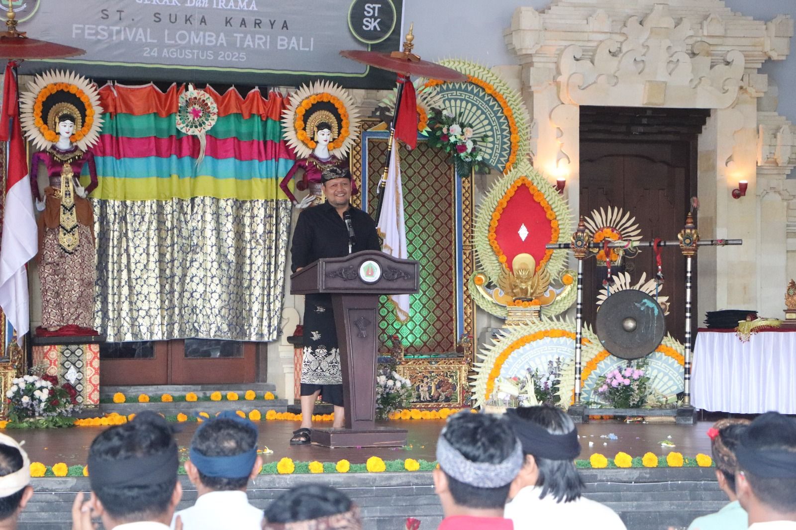 podiumnews.com-Wabup Alit Sucipta Buka Festival Tari se-Bali di Kedonganan