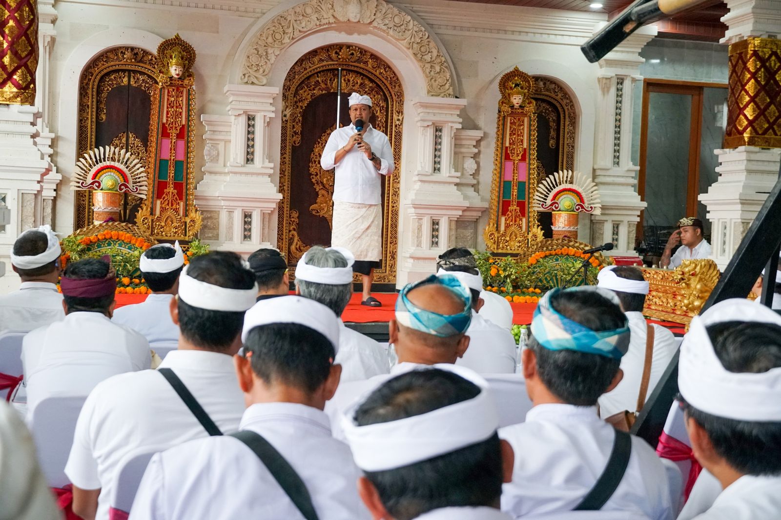 podiumnews.com-Wabup Badung Dorong Program Bimbel Bahasa Inggris di Banjar