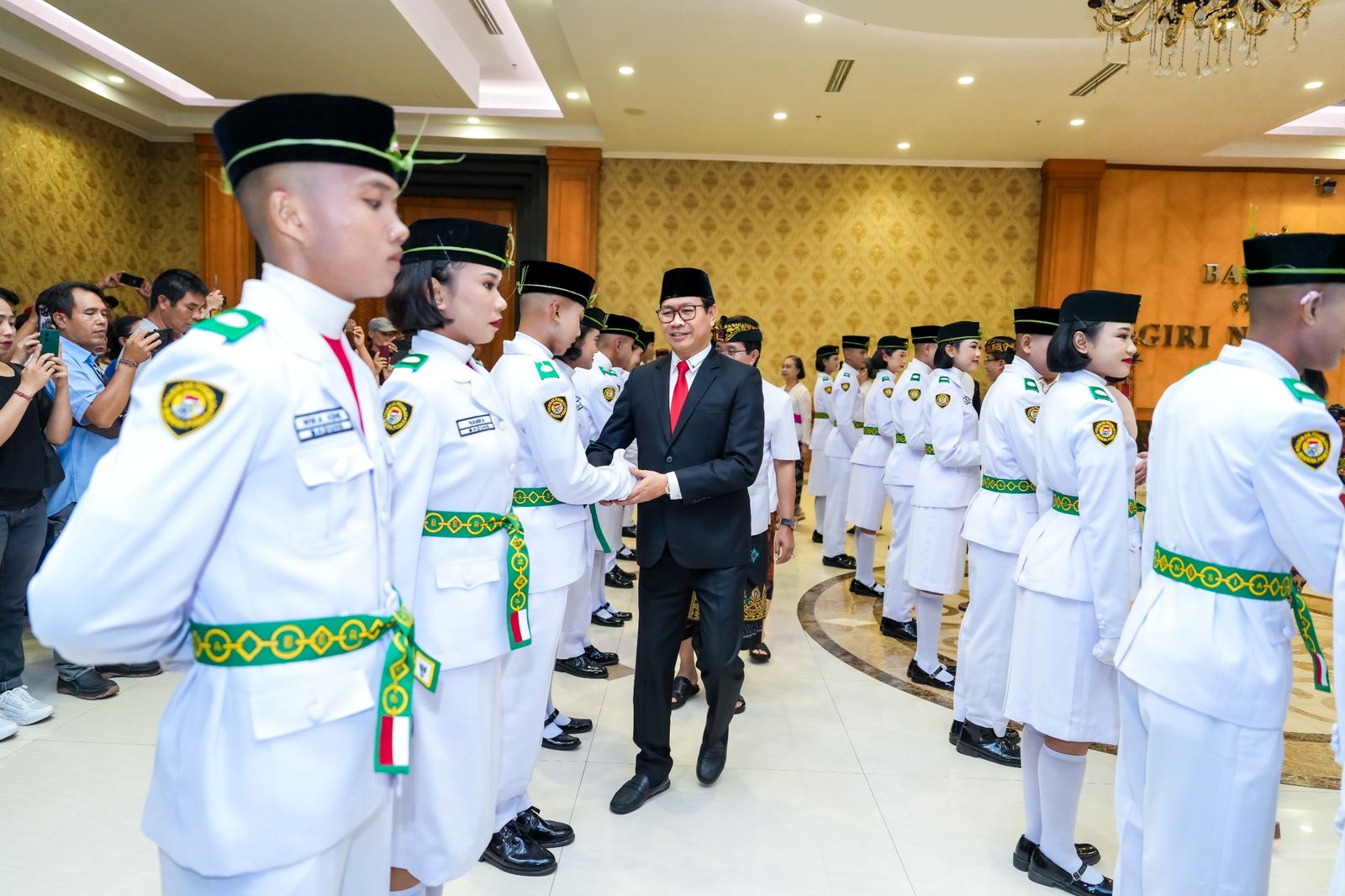 podiumnews.com-Wabup Suiasa Kukuhkan Paskibra Badung 