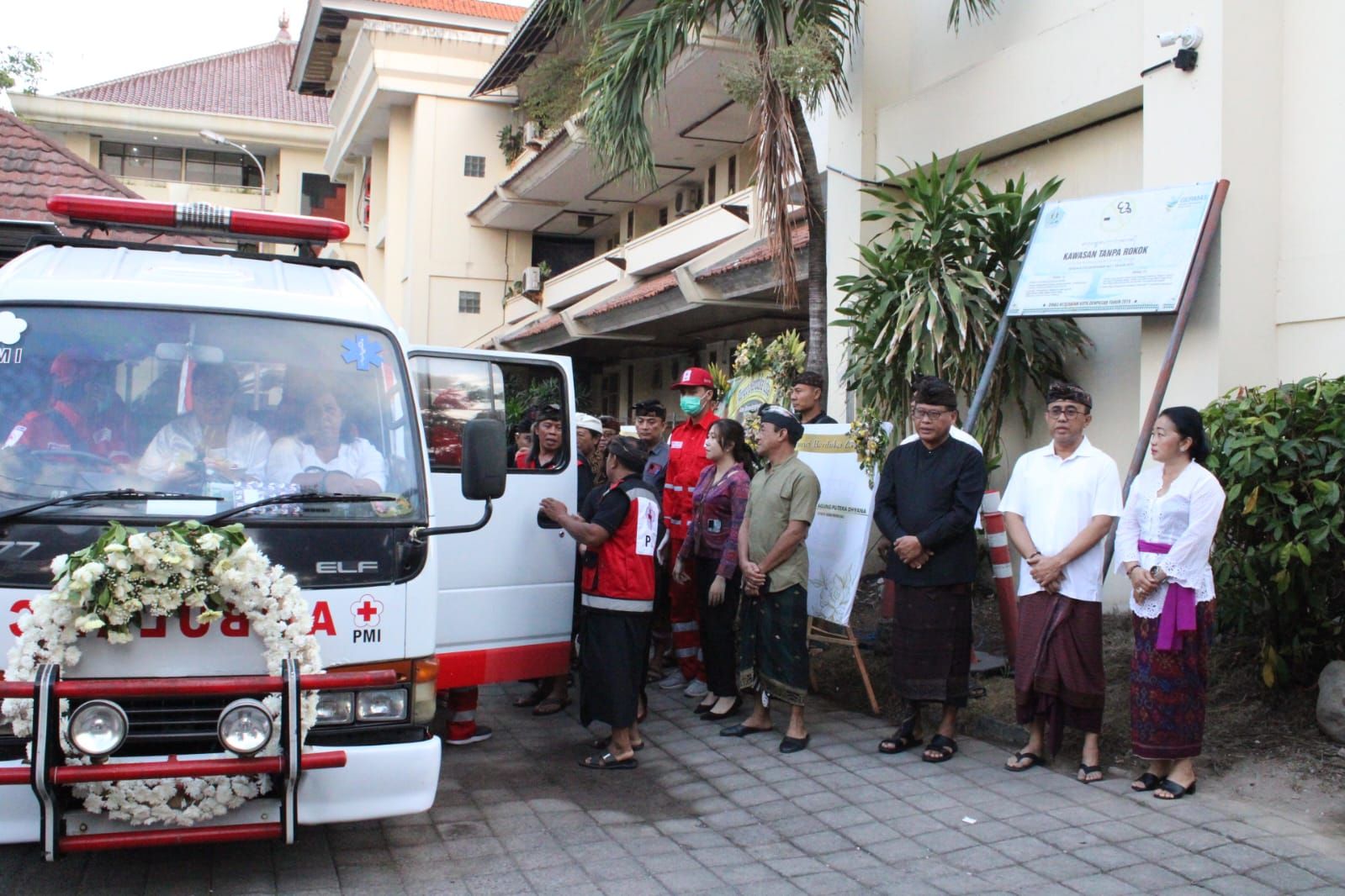 podiumnews.com- Walikota Denpasar Lepas Jenazah Putera Dhyana