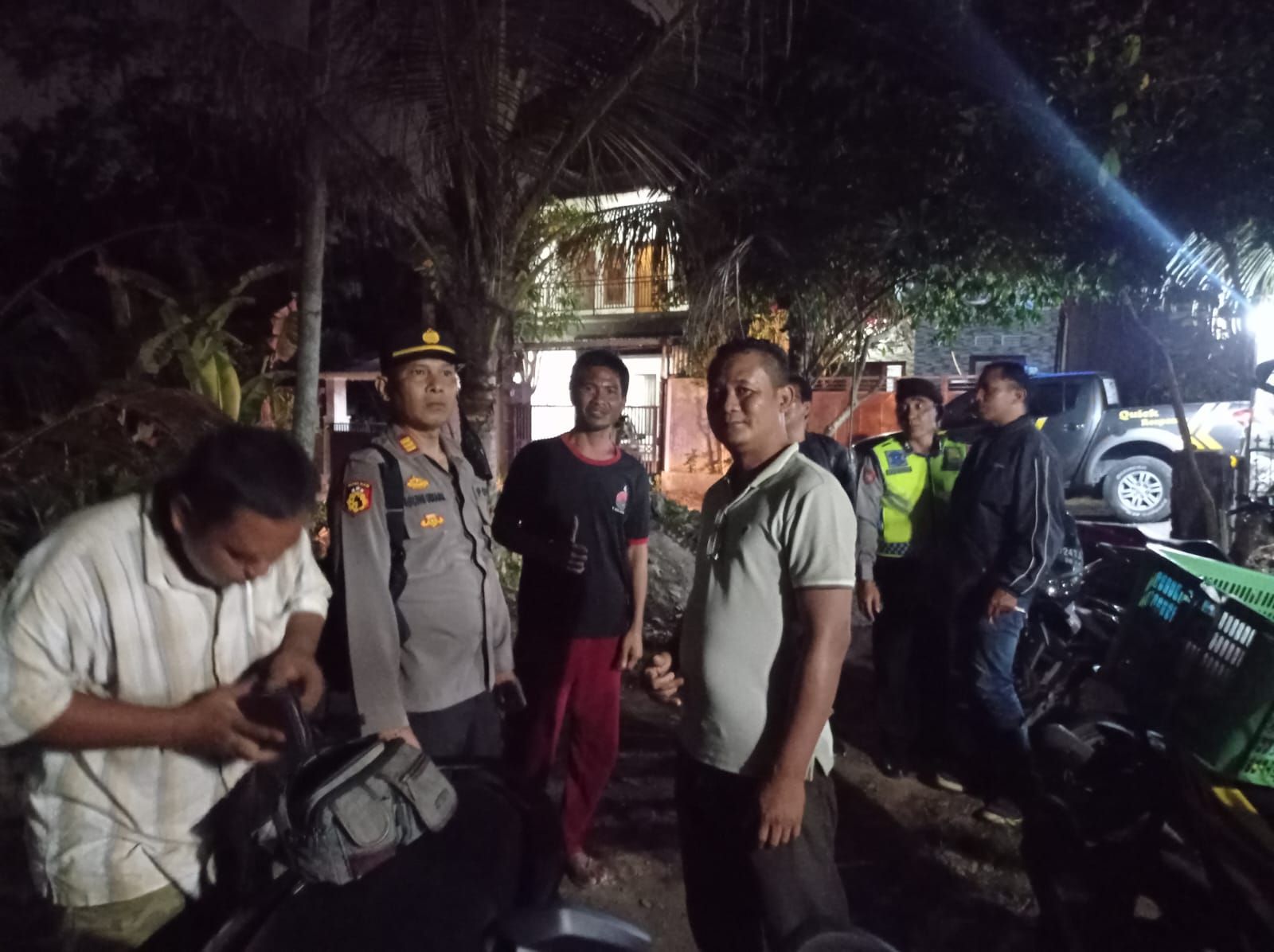 Di Dentim, Warung Tuak Berisik Ditutup Paksa 